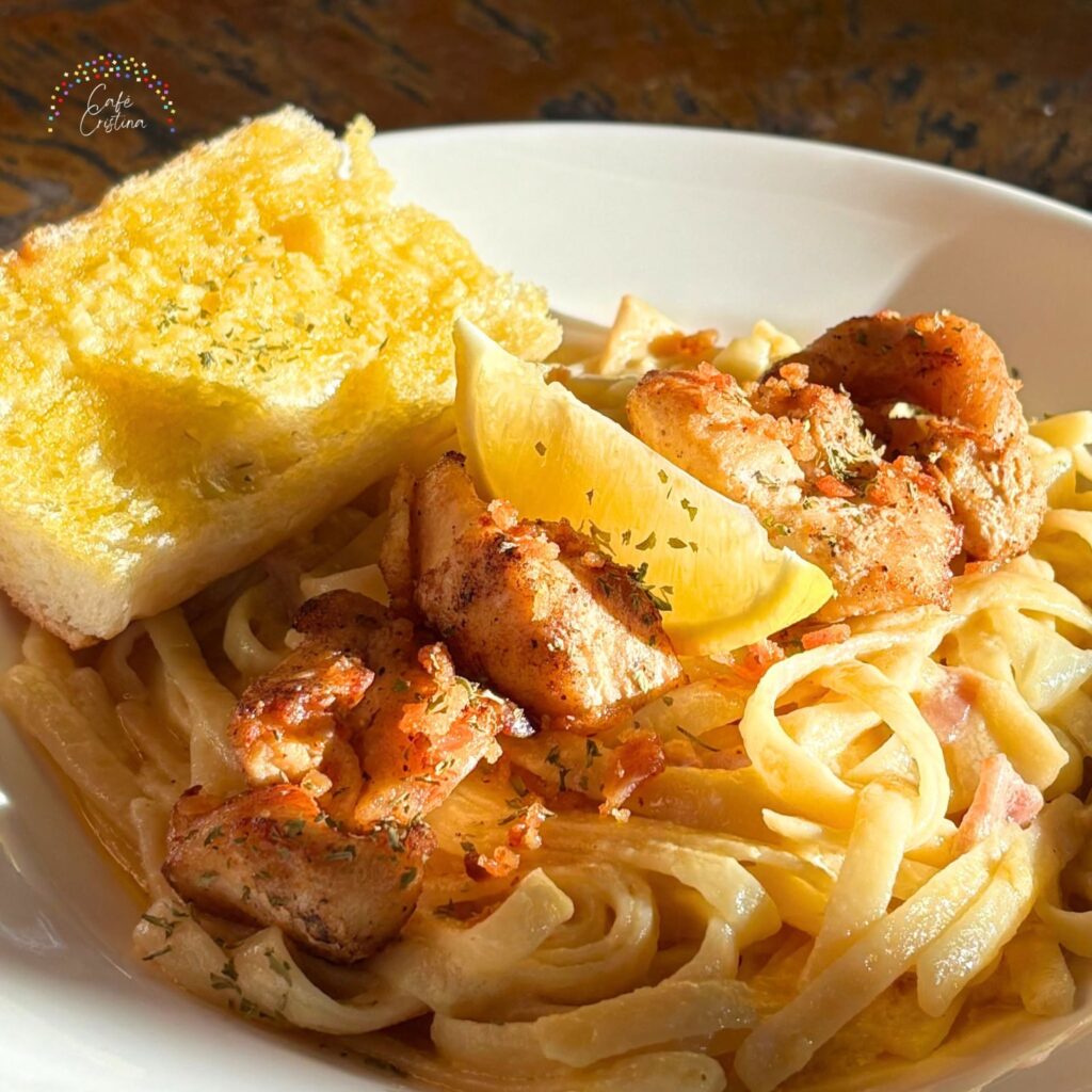 Pasta with garlic bread