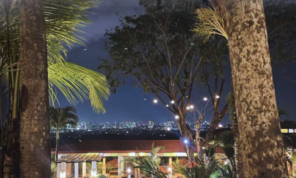 Caf&eacute; Cristina garden at night