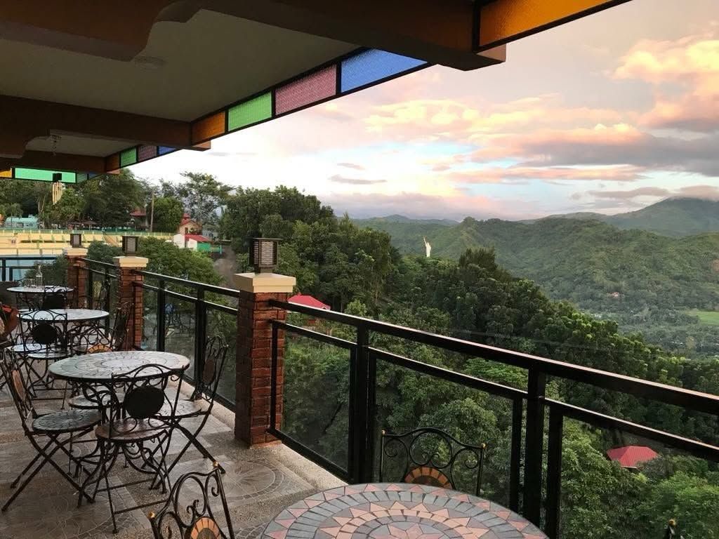 Mountain view from the Caf&eacute; Cristina terrace
