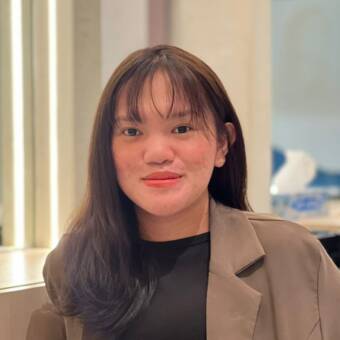 Mikaella, Nail Technician